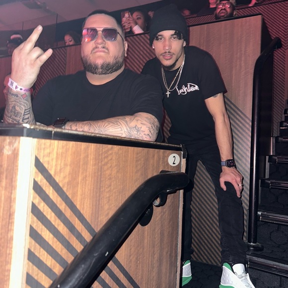 Meet your Posher, Robin - Picture 2 of 11